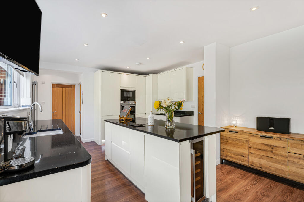 House in Twickenham - View 5