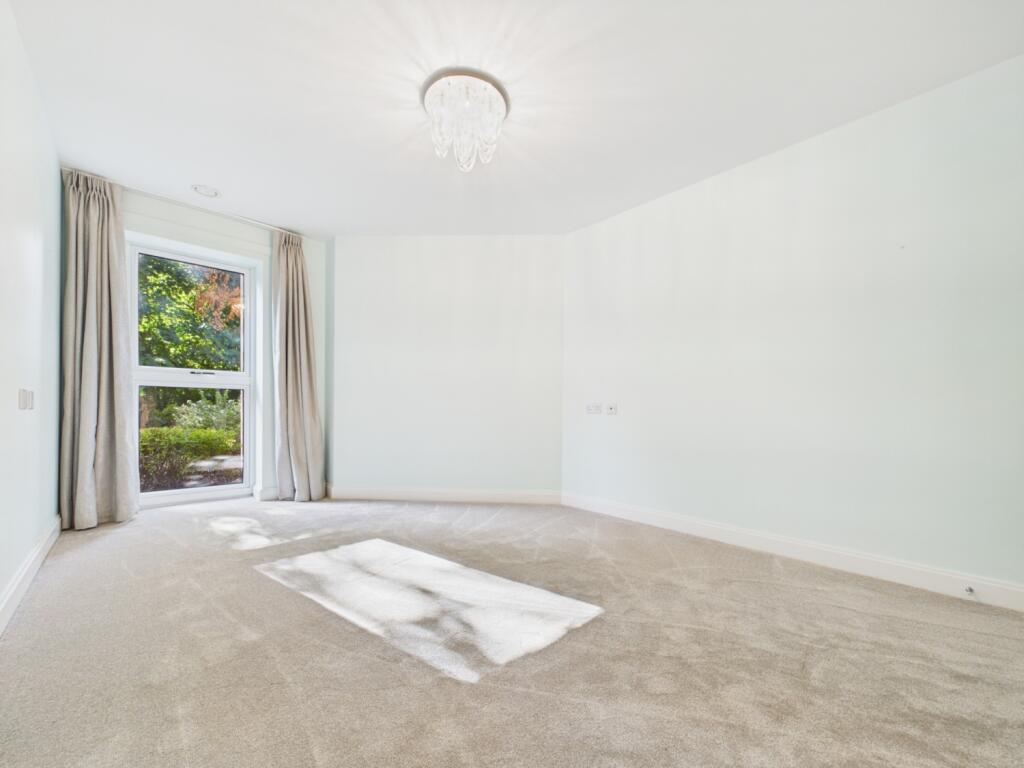 Apartment in Wolverhampton, Tettenhall - View 4