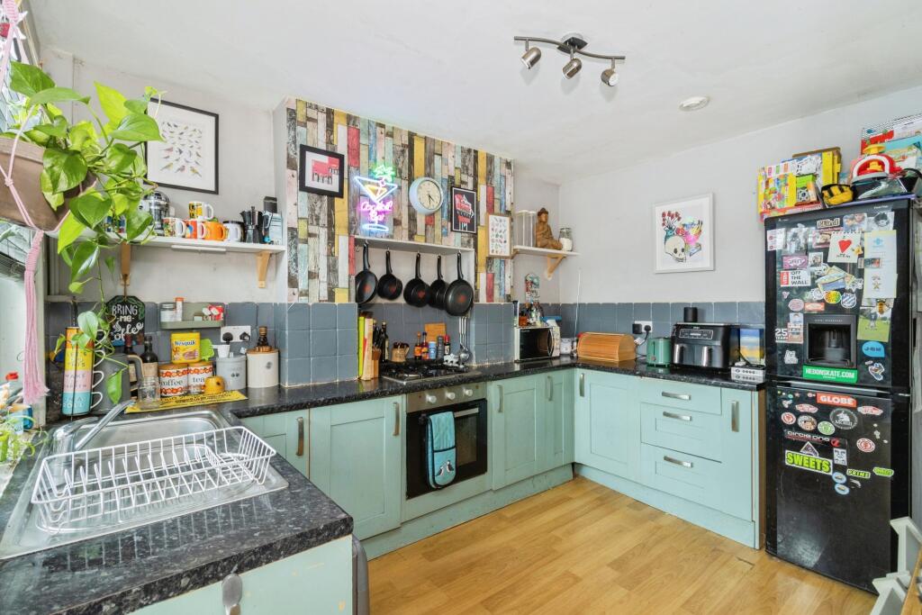 2-bed terraced on Bowden Hill, Crediton, EX17, £150,000