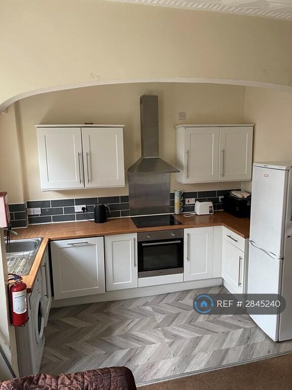 5 bedroom terraced house for rent