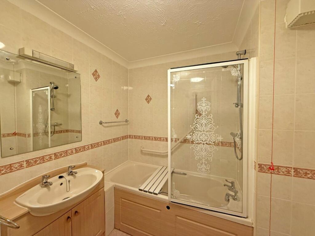 Parkland Grove, Ashford photo 5