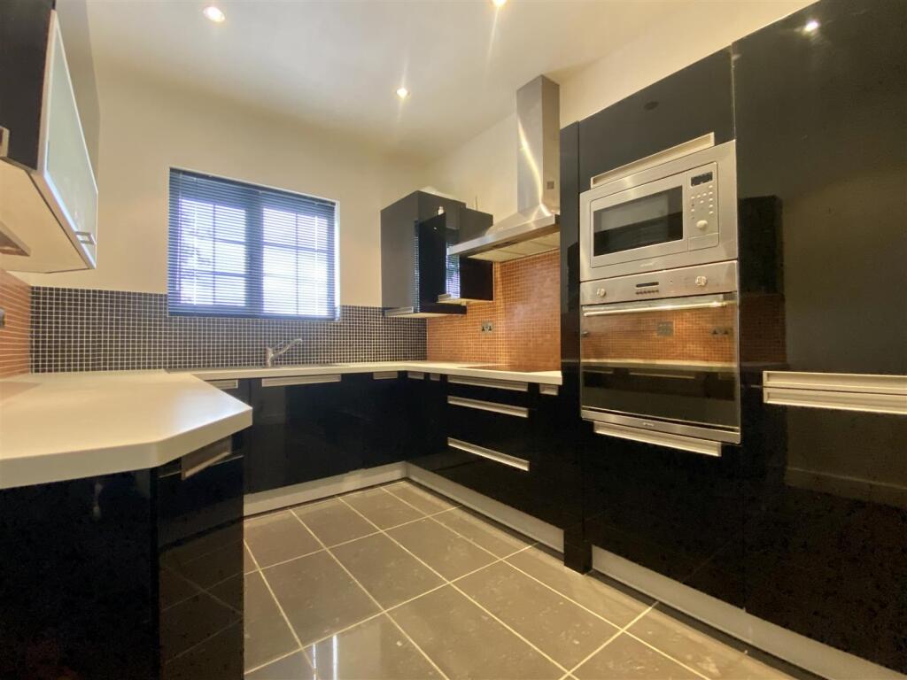 Apartment in Doncaster - View 2