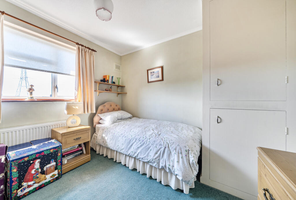 House in Sutton - View 5