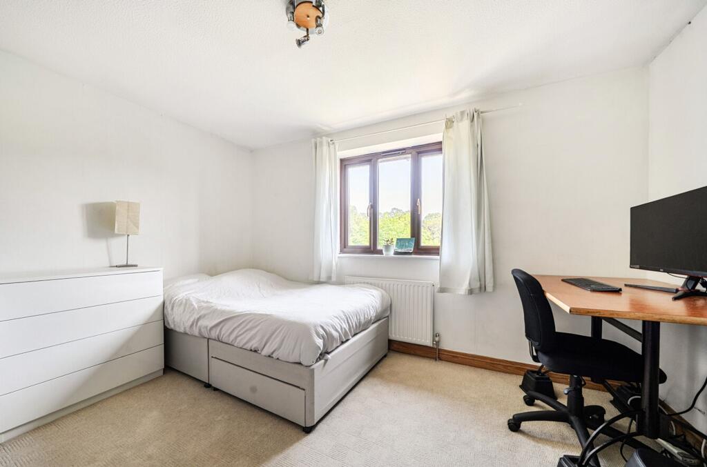 House in Kingston upon Thames - More