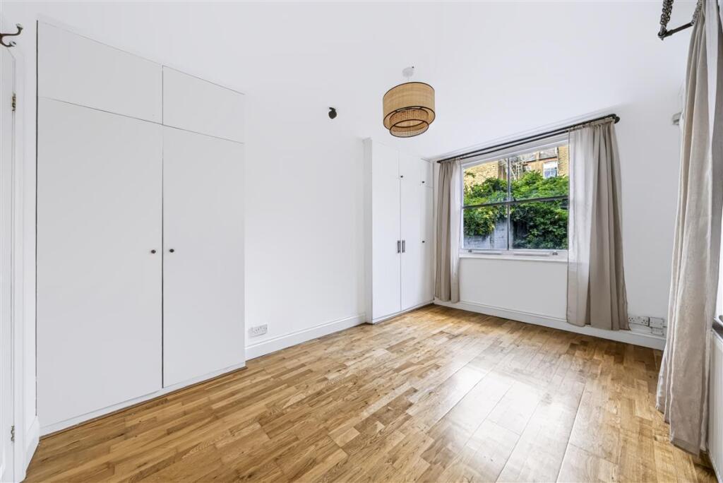 Apartment in London - More