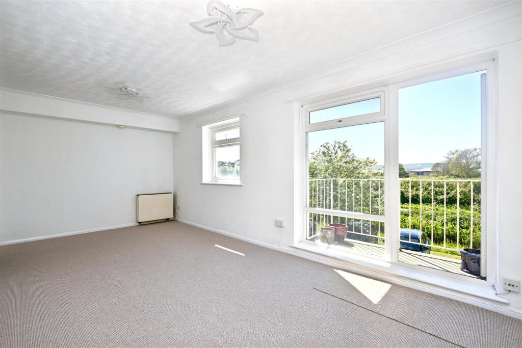 Apartment in Eastbourne, St Anthony's Hill - View 3