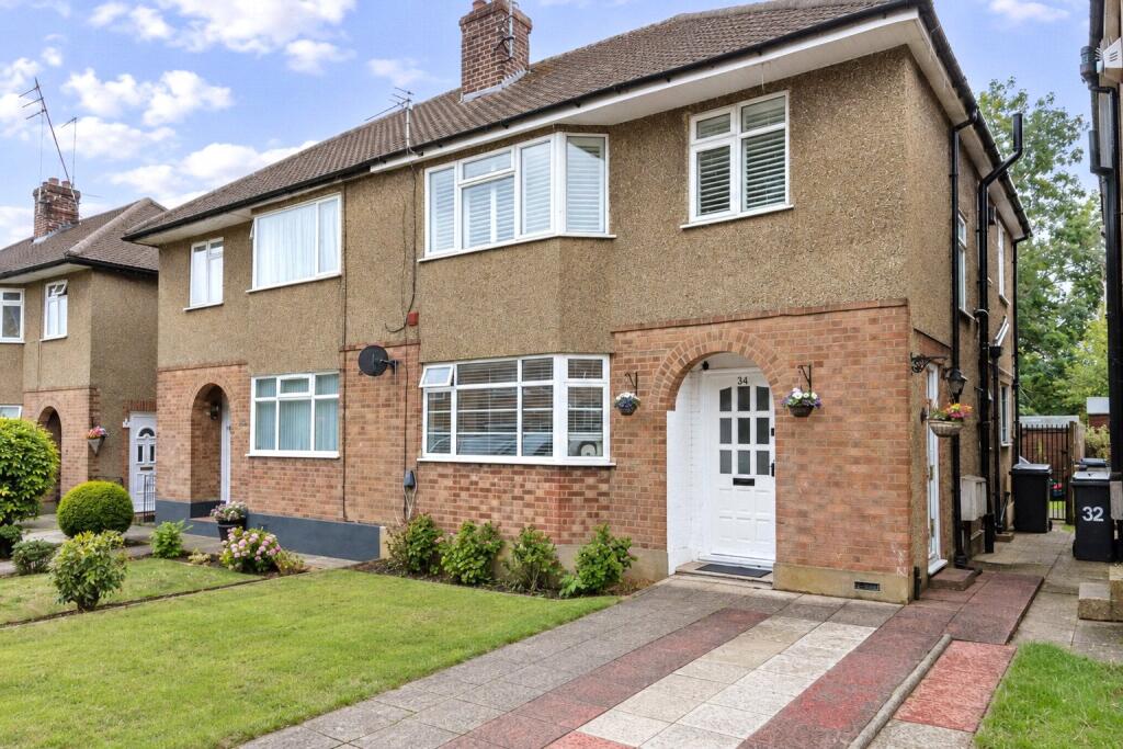 2-bed flat on Connaught Road, Barnet, EN5, £400,000