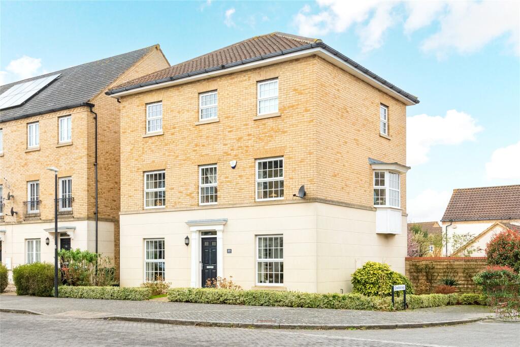 5-bed detached on Harlow Crescent, Oxley Park, Milton Keynes, Buckinghamshire, MK4, £675,000