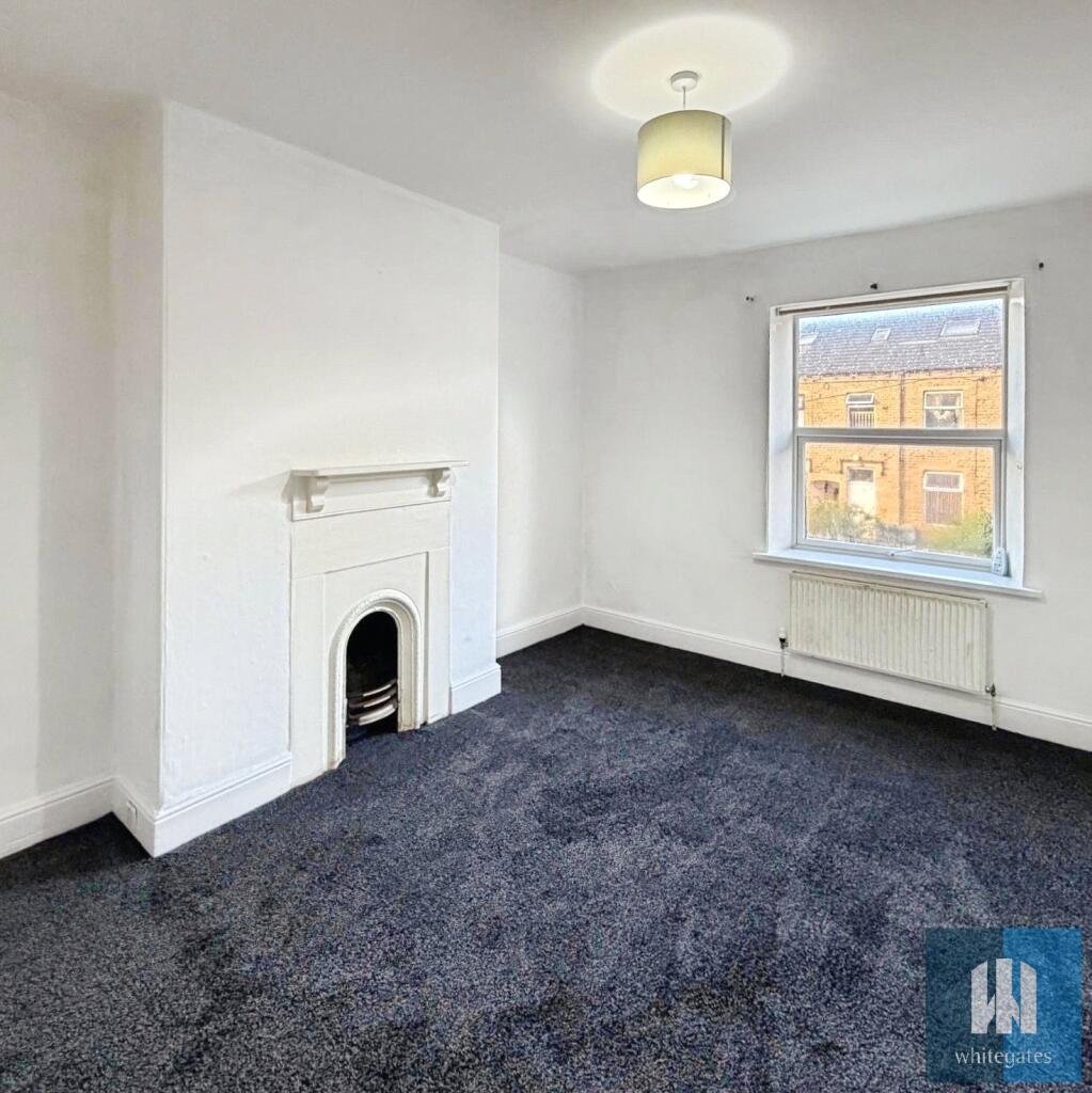 House in Kirklees, Bay Hall, Cowcliffe - More
