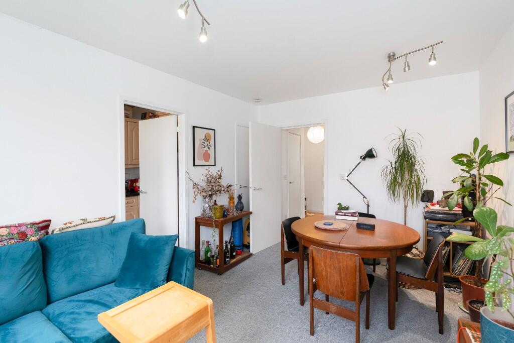 Apartment in Edinburgh, Leith - View 4