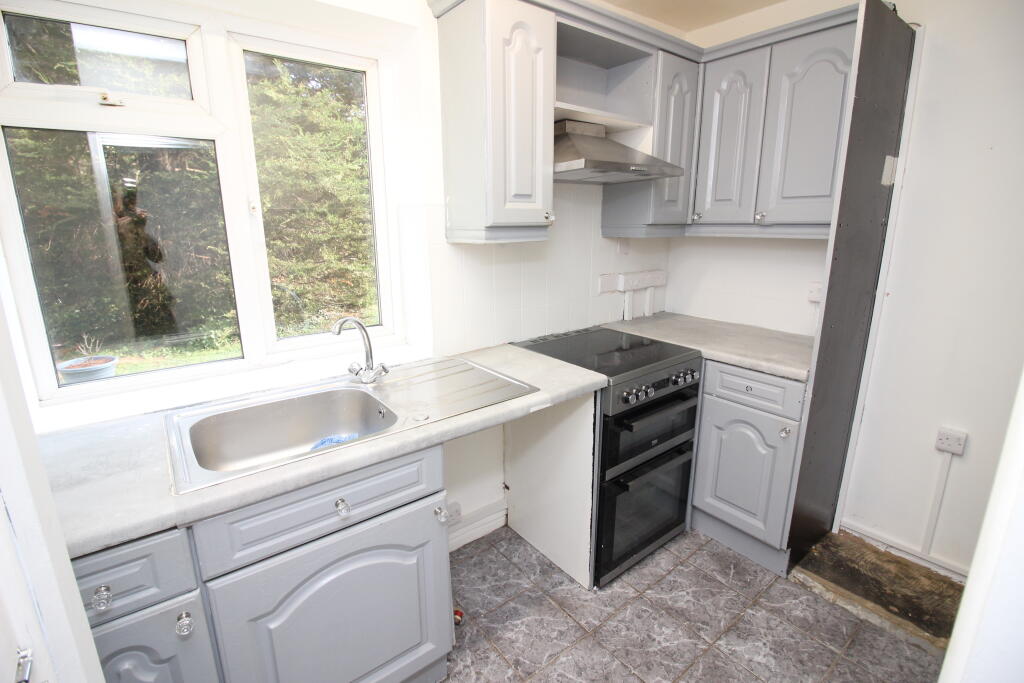 Apartment in Kingston upon Thames - View 3