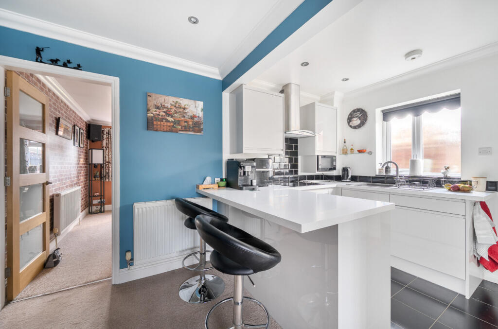Freshbrook Road, Lancing, West Sussex, BN15 photo 3