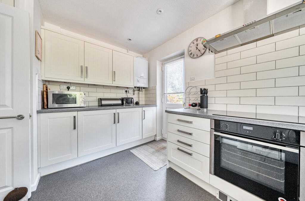 Longwater Lane, Finchampstead, Wokingham, Berkshire, RG40 - More
