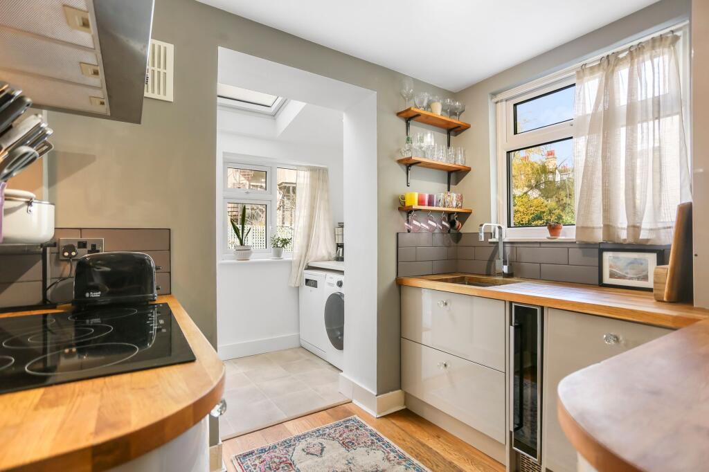 Apartment in Hove, Brunswick - View 4