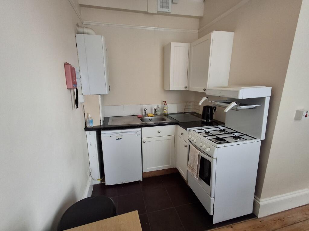 Apartment in Ryde, Pelhamfield - View 4