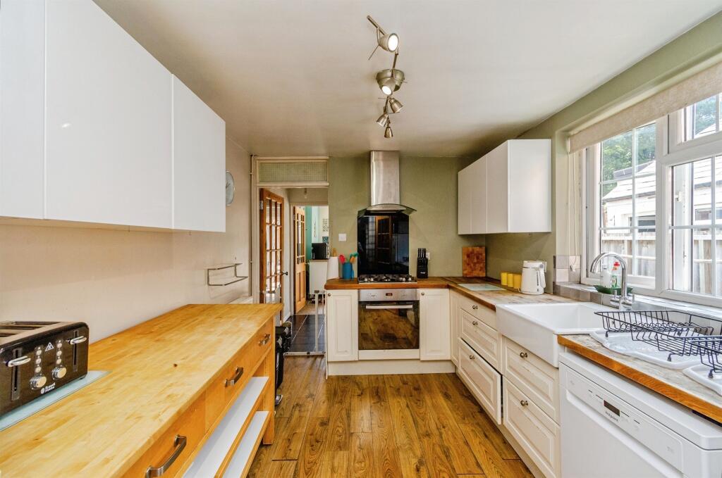 House in Sandwell, Wood Green - View 4
