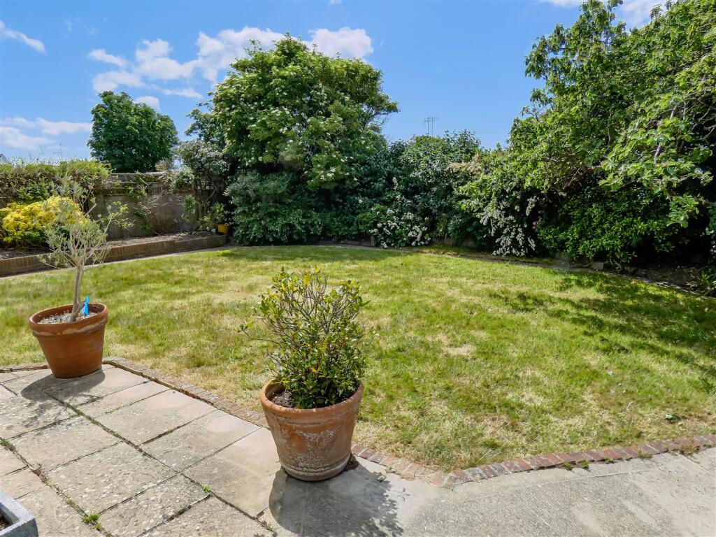 Chaucer Avenue, Rustington photo 2