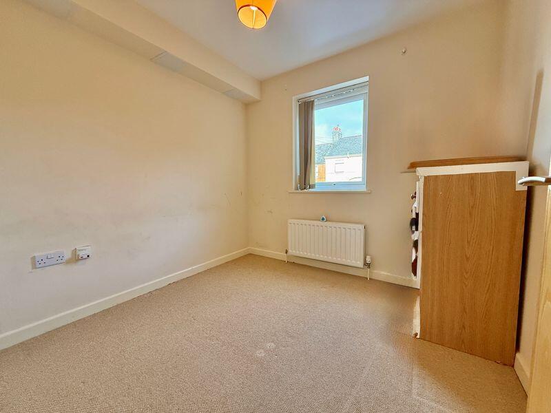 Apsley Court, Siding Road, Mutley, Plymouth. Stylish two-bed flat with parking, Juliet balcony and prime city location photo 3