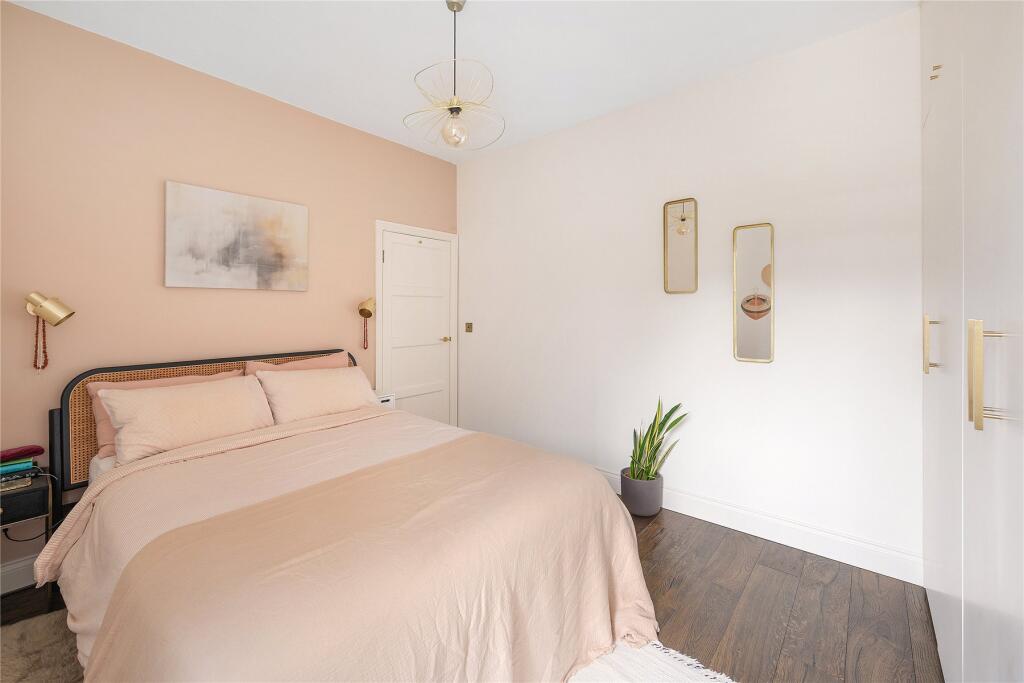 Apartment in London - More