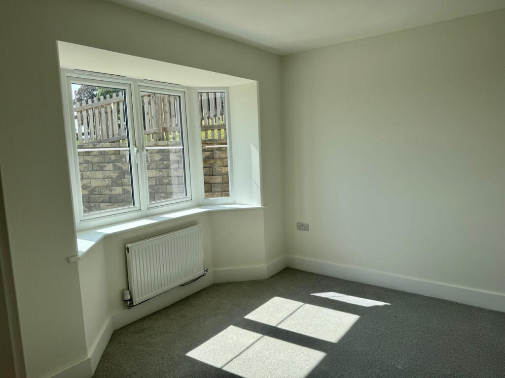 Broadweavers Close, Wincanton, BA9 - View 6