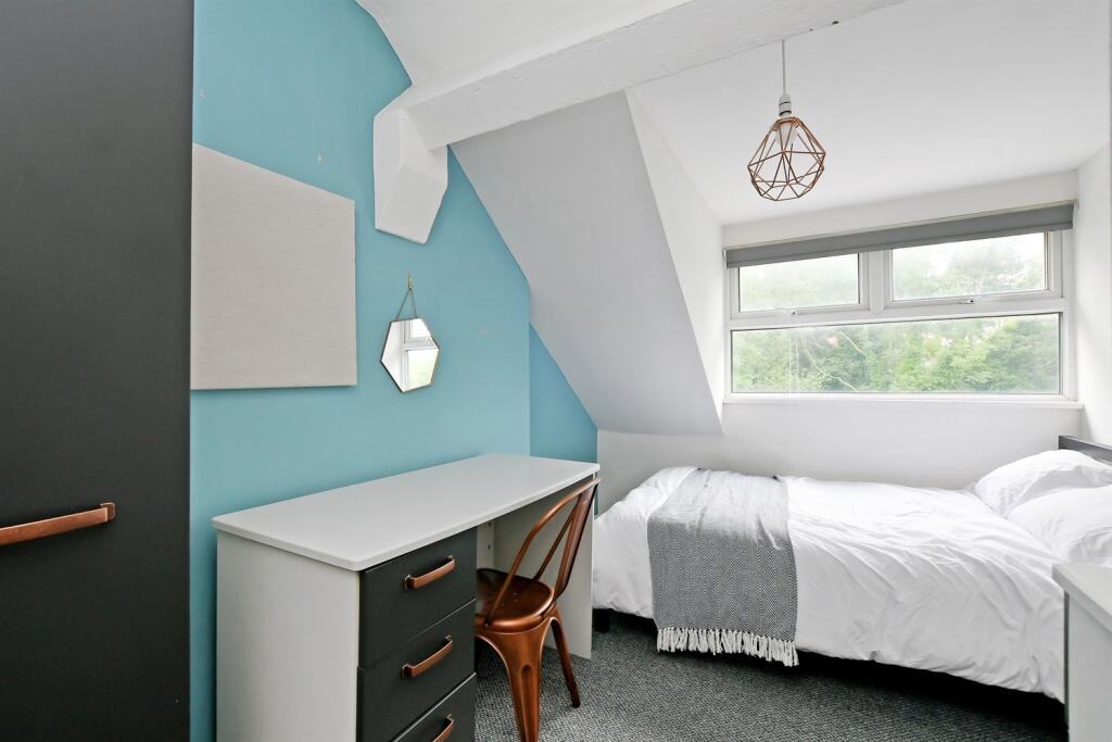 Apartment in Sheffield, South Yorkshire - More