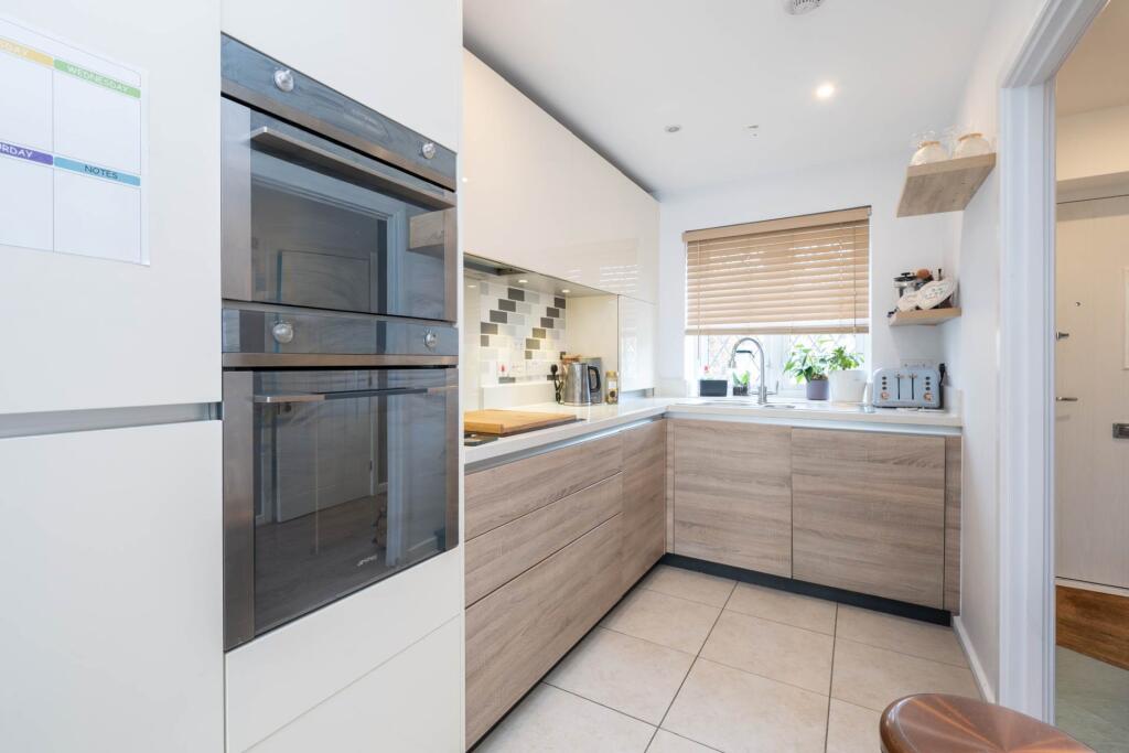 House in Horsham, Broadbridge Heath - View 5
