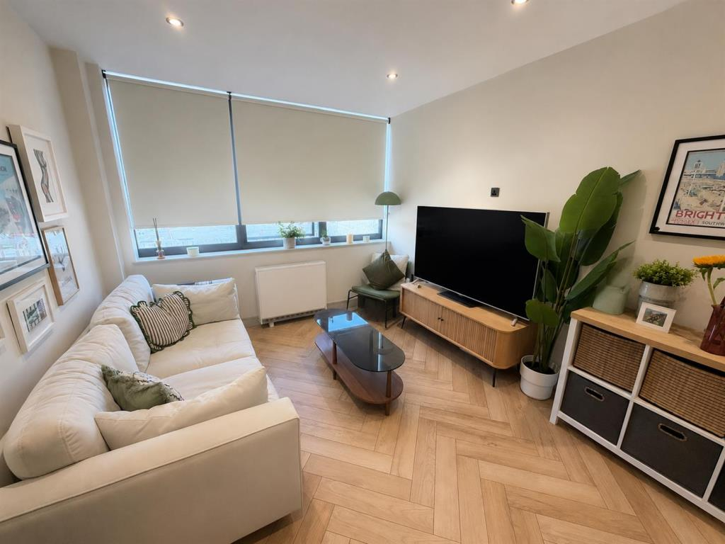 Apartment in Hove, Brighton and Hove - View 3