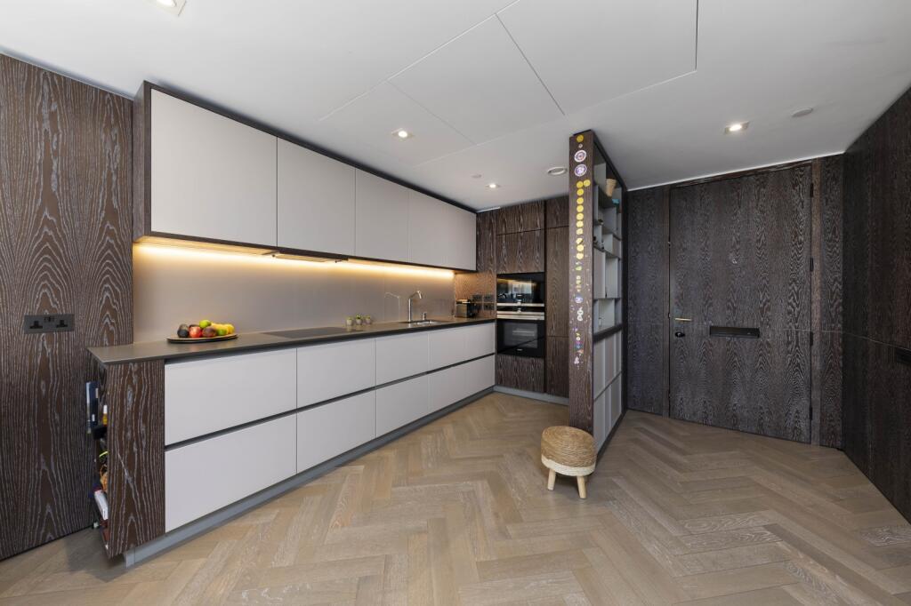 Apartment in London - View 5