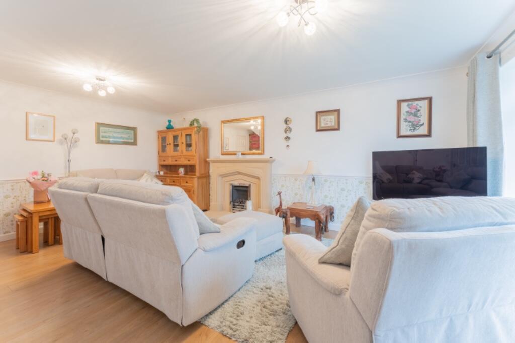 House in Wirral, Liverpool City Region - View 3