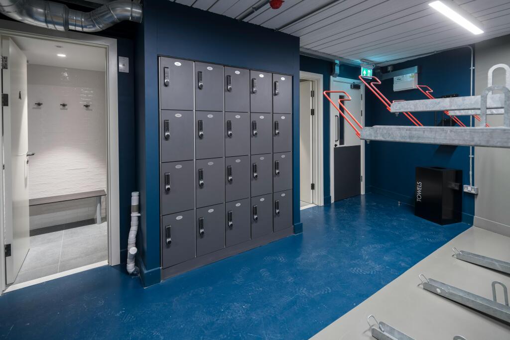1-3 Royal Exchange - lockers