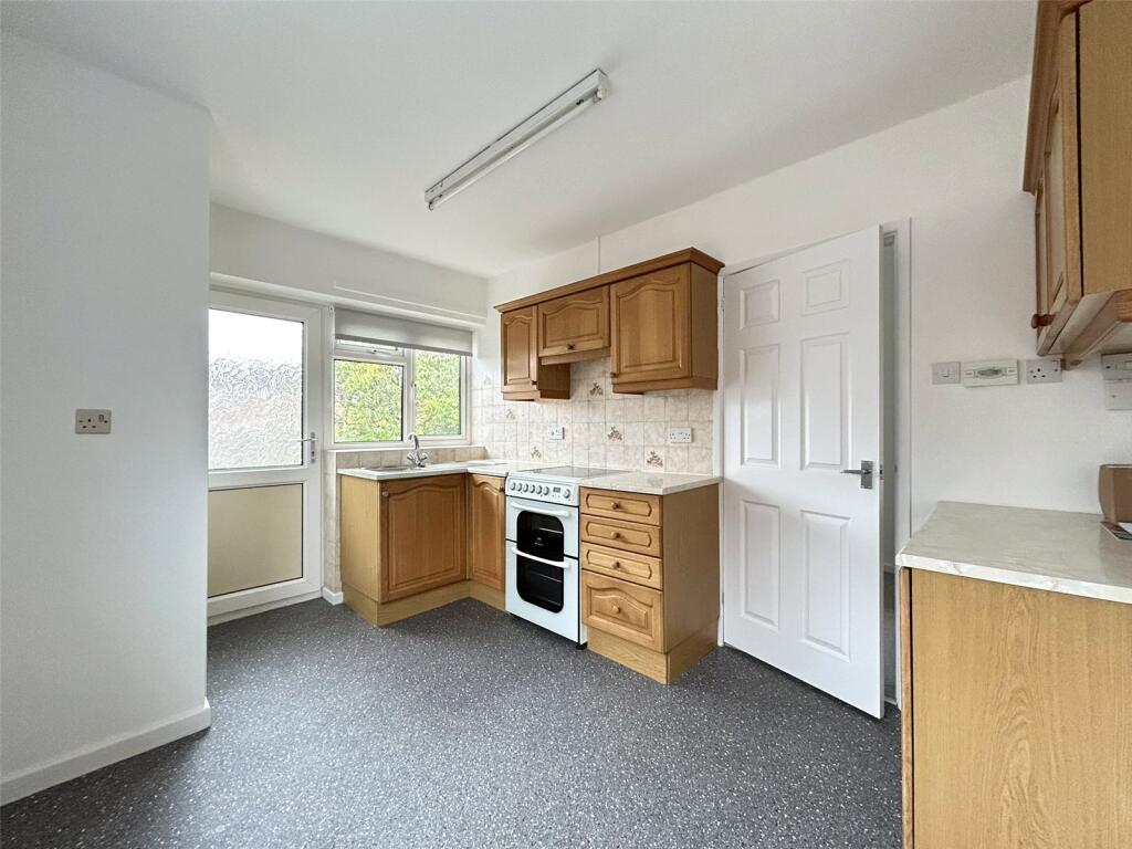 Vicarage Close, Chard, TA20 photo 4