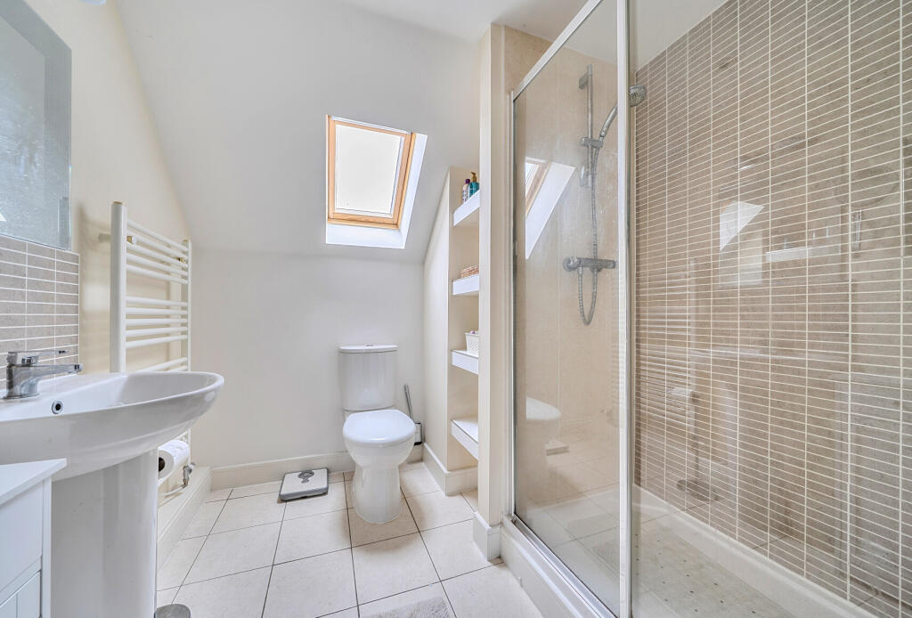 House in Reigate and Banstead, Horley - View 4