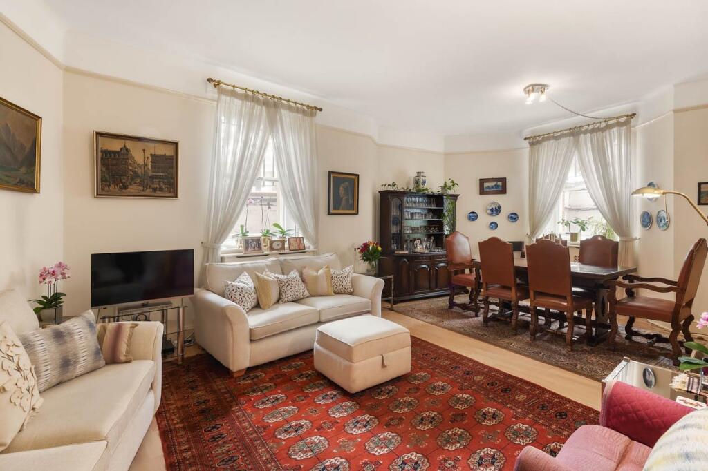 2-bed flat on Campden Hill Road, London, £850,000