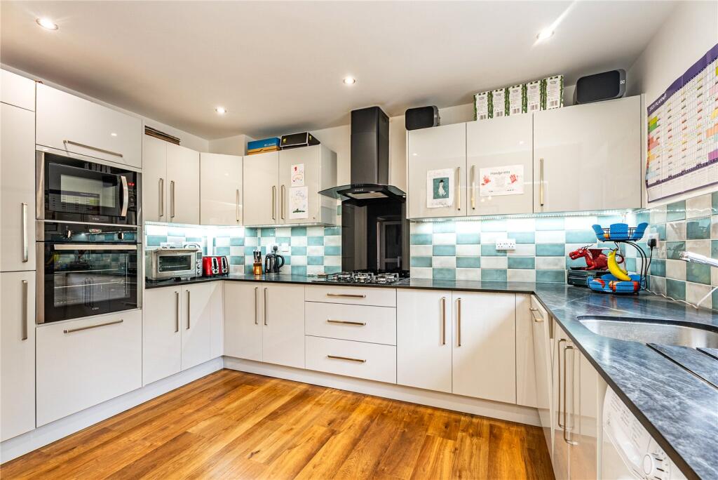 Main image of property: Poplar Close, Carlton, Nottingham, Nottinghamshire, NG4