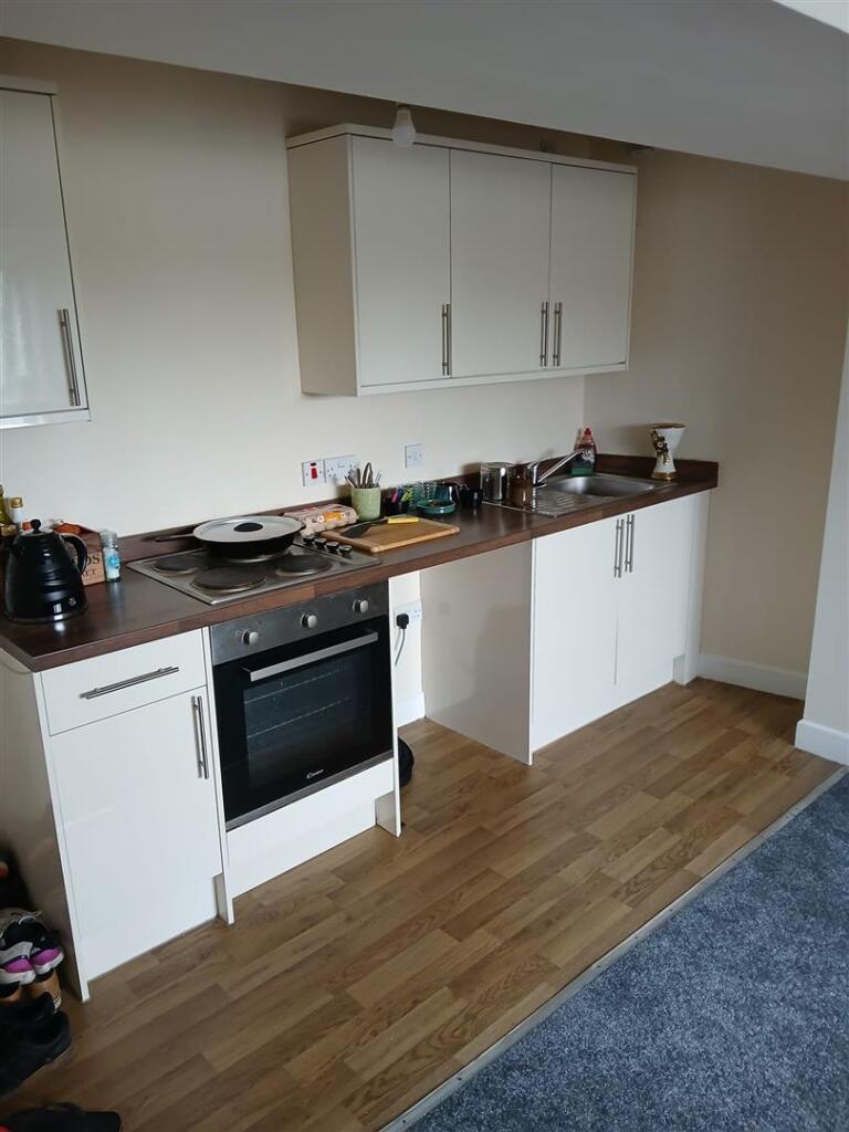 Apartment in Bradford, West Yorkshire - More
