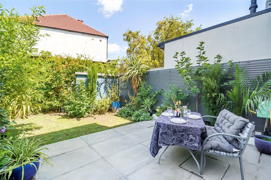House in London, Lonesome, Mitcham - View 2