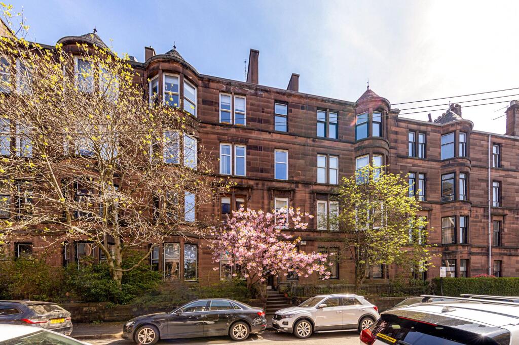 2-bed flat on Dryburgh Gardens, North Kelvinside, Glasgow, £279,000