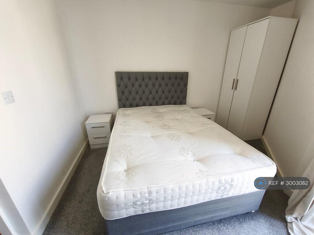 Apartment in Manchester - View 5