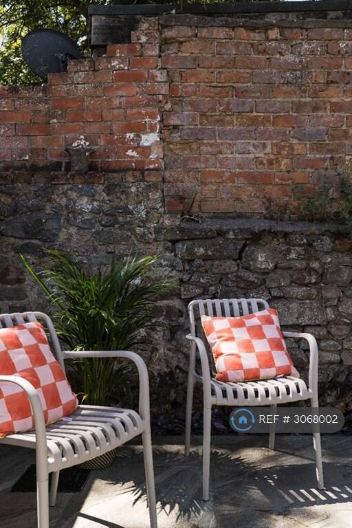 Apartment in Cardiff - More