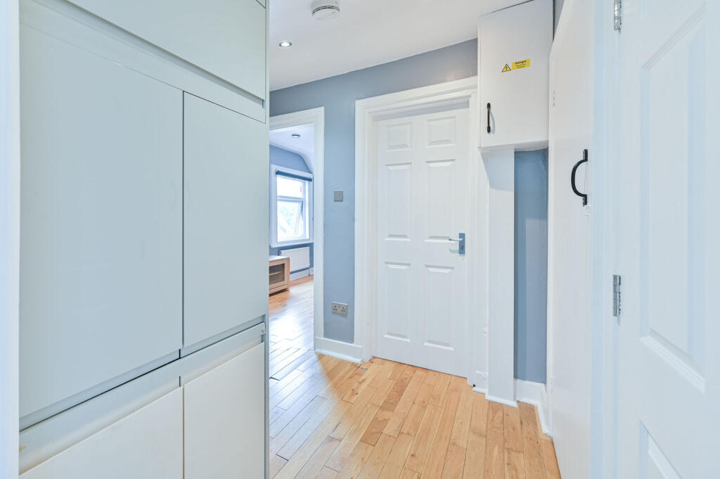 Apartment in London - More