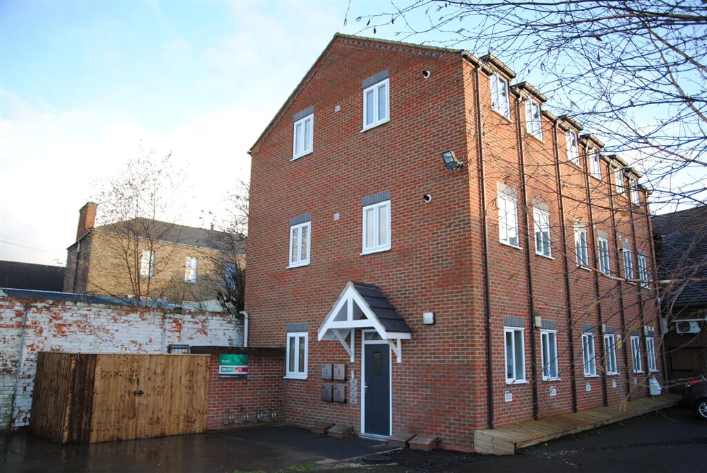 Main image of property: 6E Market Place, Brigg, North Lincolnshire DN20 8HA