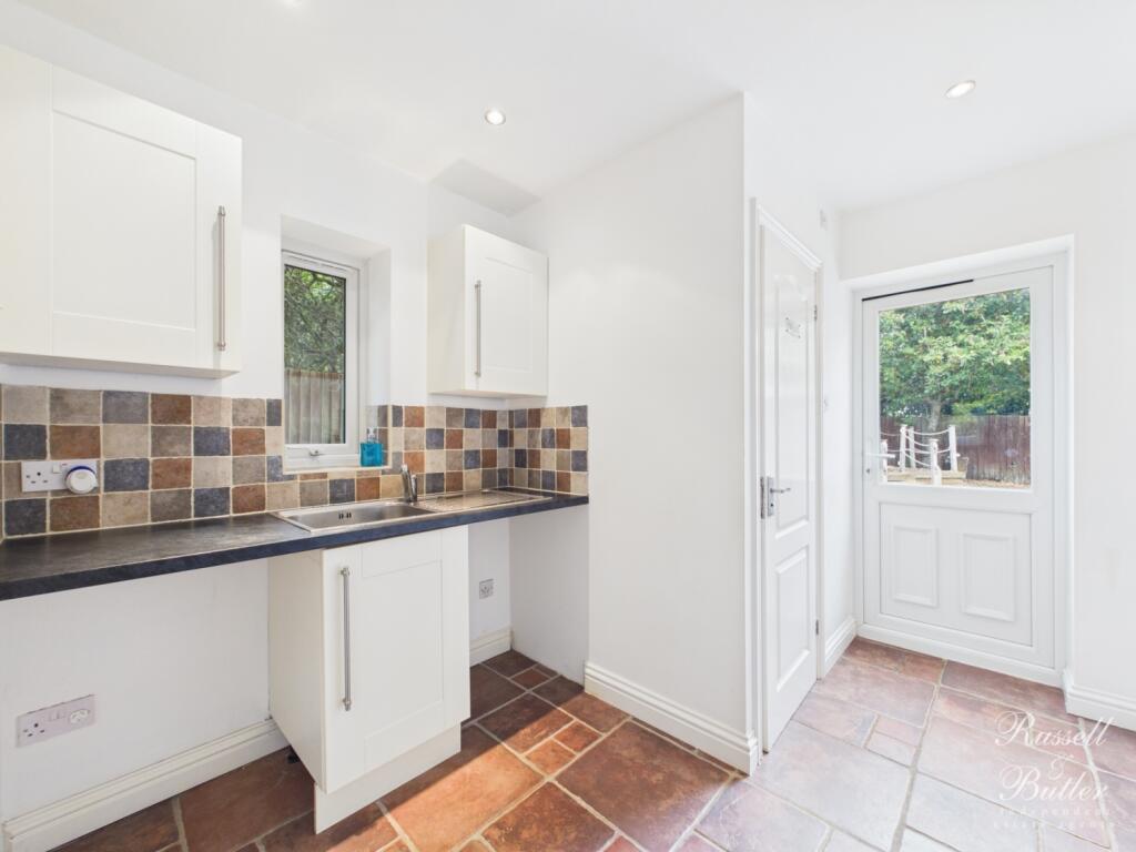 House in Buckingham, Buckinghamshire - More