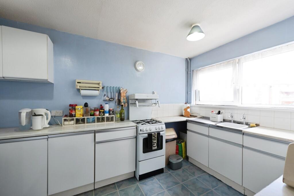 Ramillies House, Bishopsfield Road, Fareham, Hampshire, PO14 - View 2
