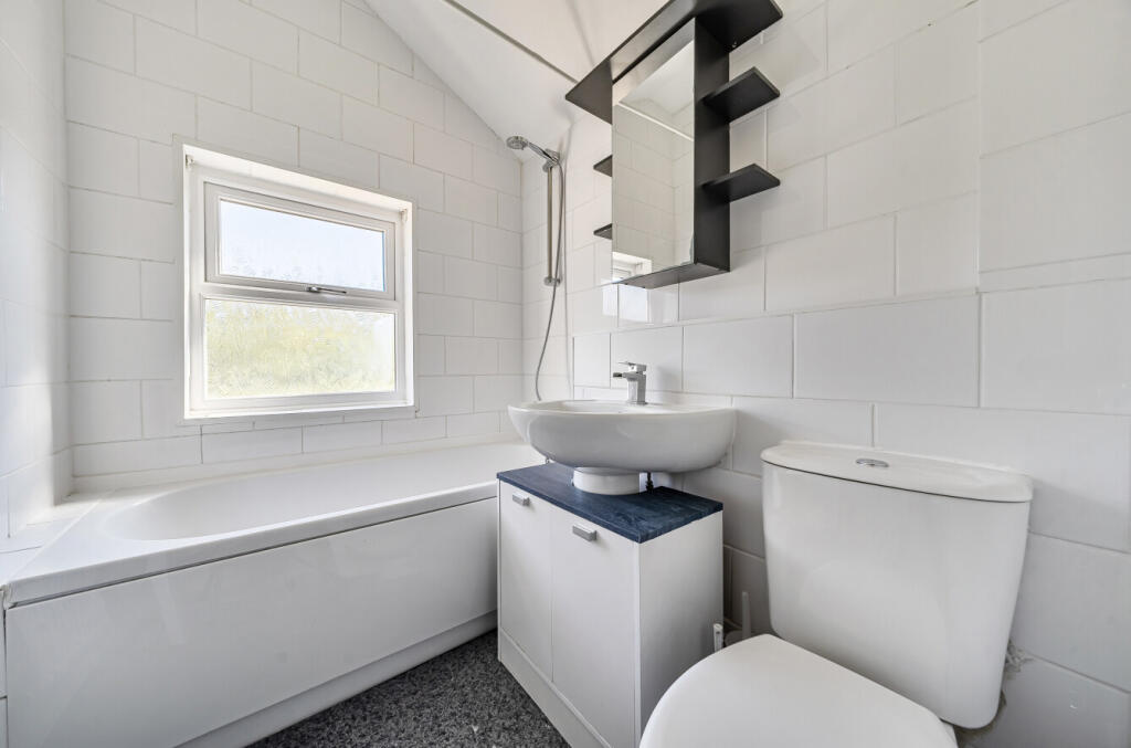 House in Winkfield, Bracknell Forest - More