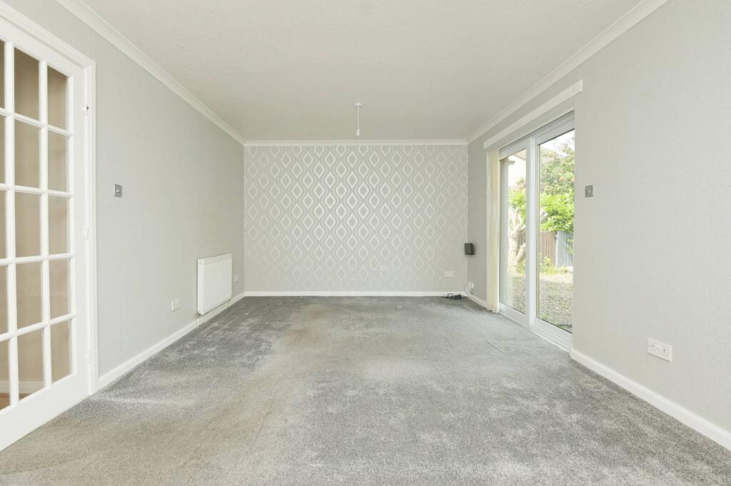 16 Ballantyne Place, Eliburn, Livingston, EH54 6TG - View 3