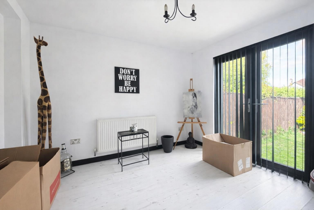 House in Northampton, West Northamptonshire - More
