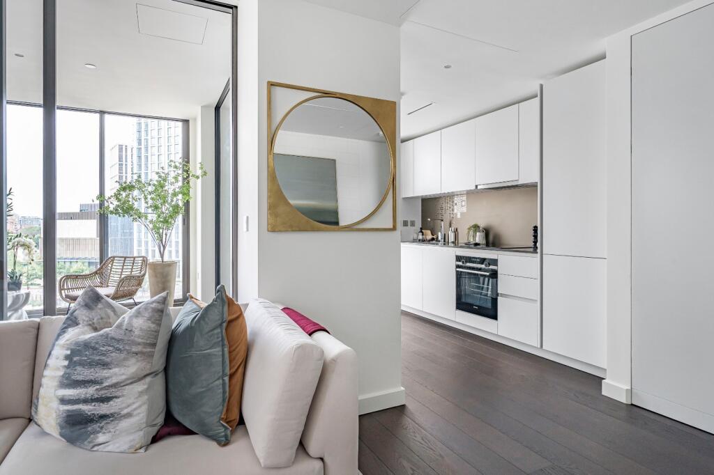 Apartment in London, Vauxhall - View 5