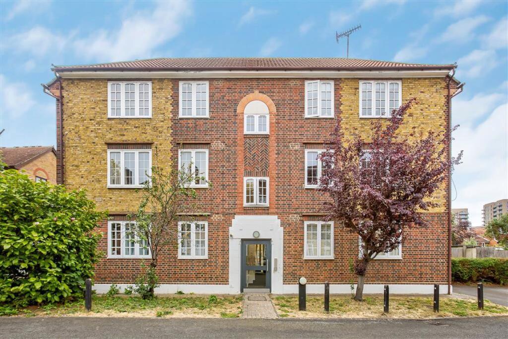 Main image of property: Frogmore, Wandsworth