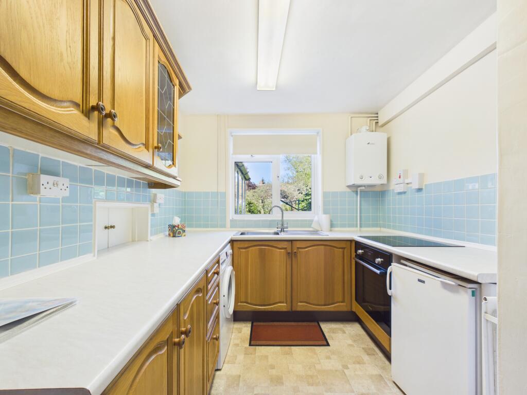 Whitedown Road, Tadley, RG26 photo 4