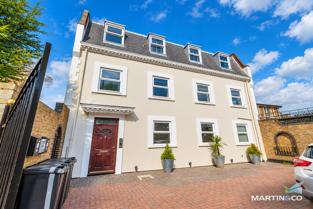 Main image of property: The Rise, Snaresbrook